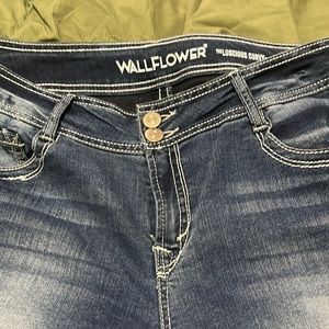 🔥Pick 4/20 🔥Like brand new used once. Woman’s jeans
